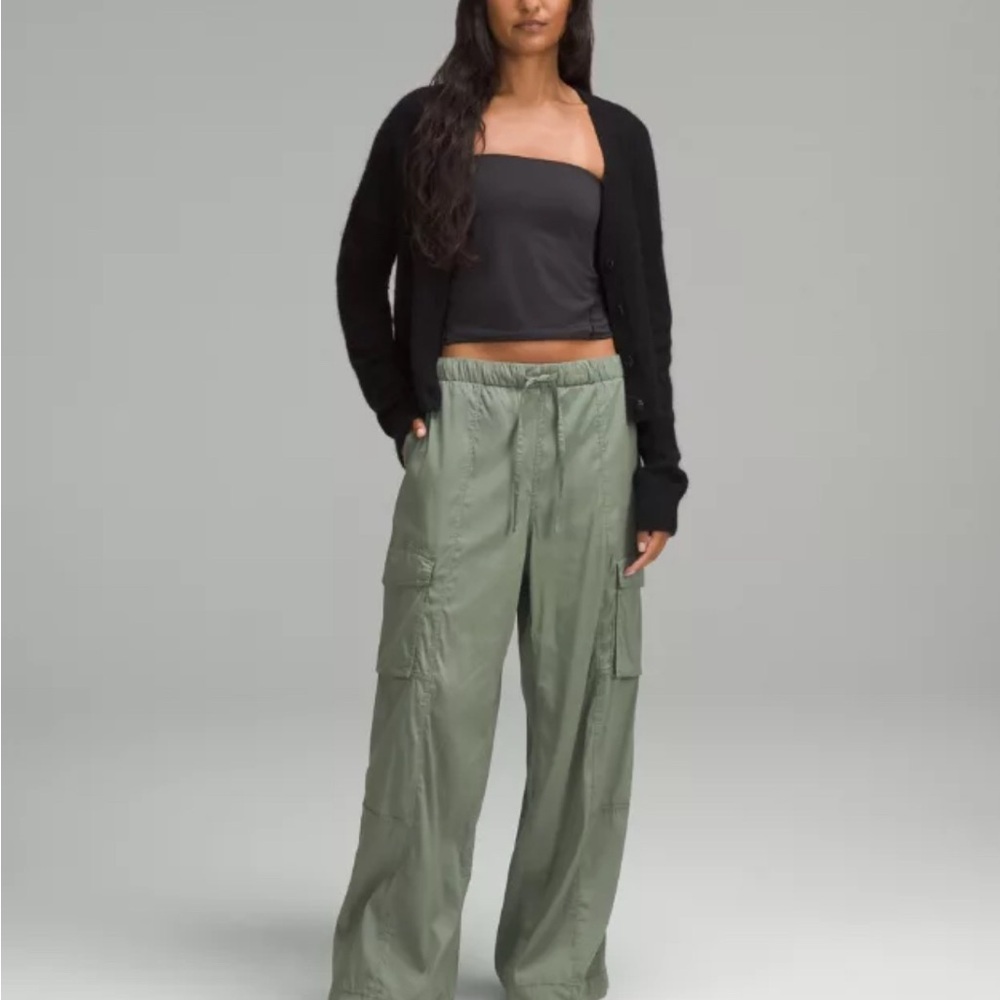 Lululemon adjustable mid-rise cargo pants in olive green.